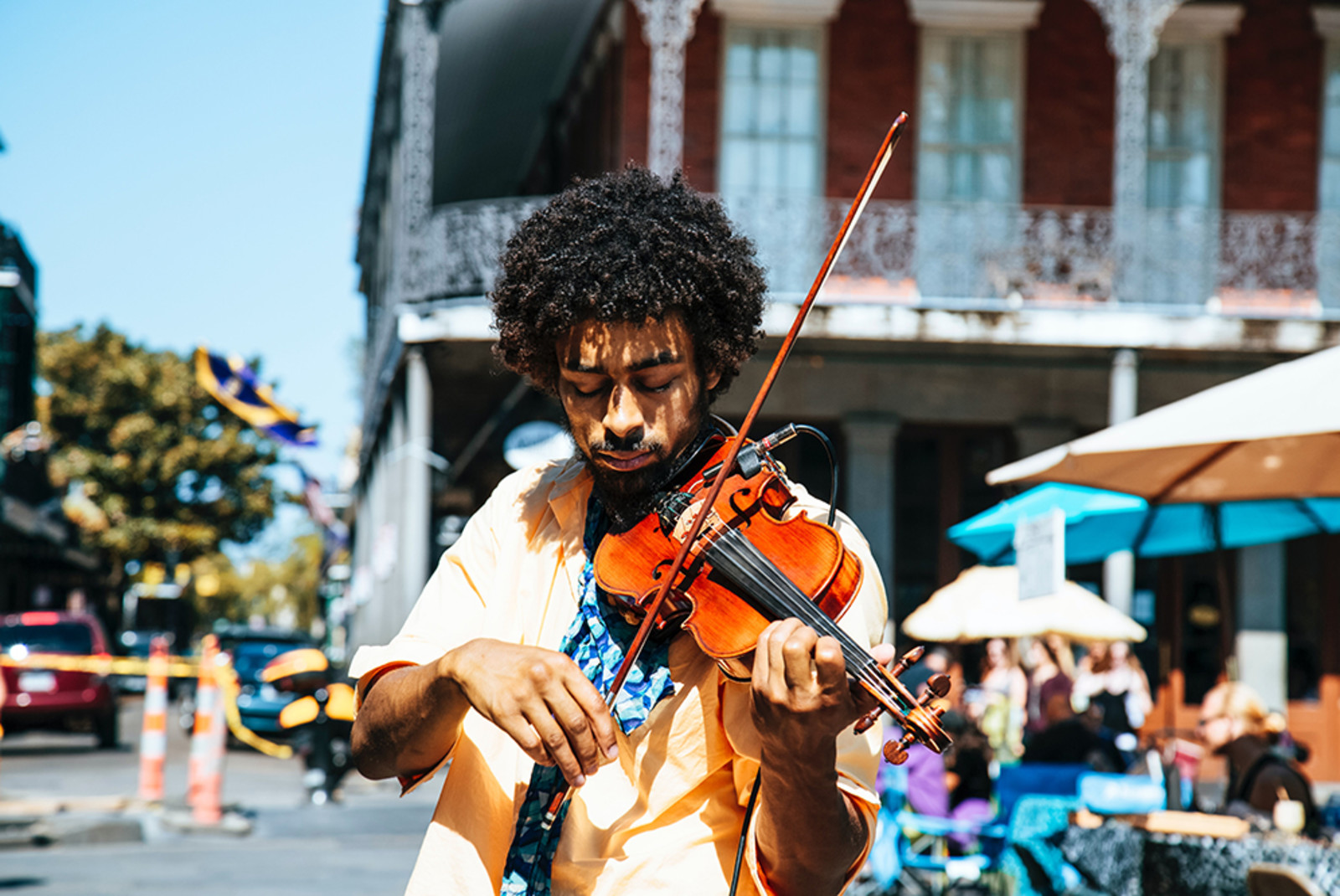 street performer playing the violin in new orleans louisiana 